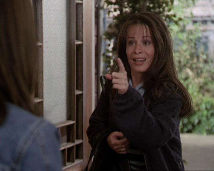 Charmed-Online-dot-net_207TheyreEverywhere2175.jpg