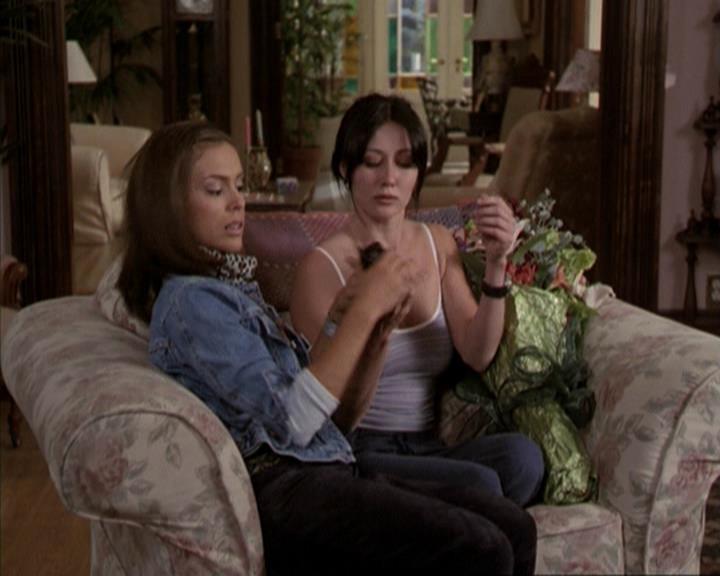 Charmed-Online-dot-net_207TheyreEverywhere2181.jpg