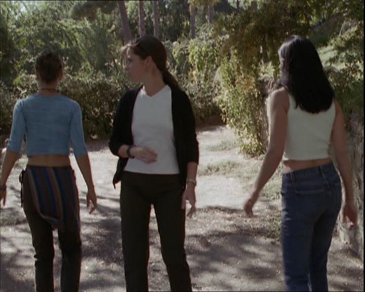 Charmed-Online-dot-net_208P3H200896.jpg