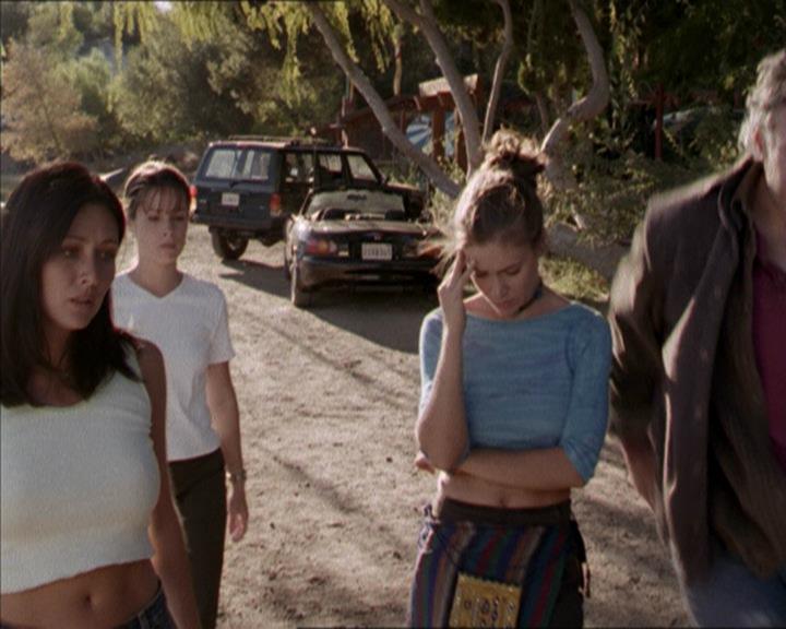 Charmed-Online-dot-net_208P3H201040.jpg