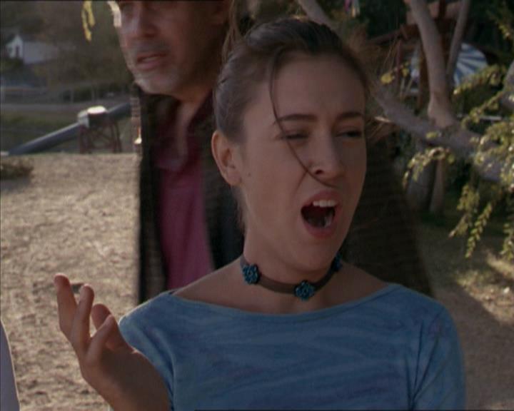 Charmed-Online-dot-net_208P3H201057.jpg