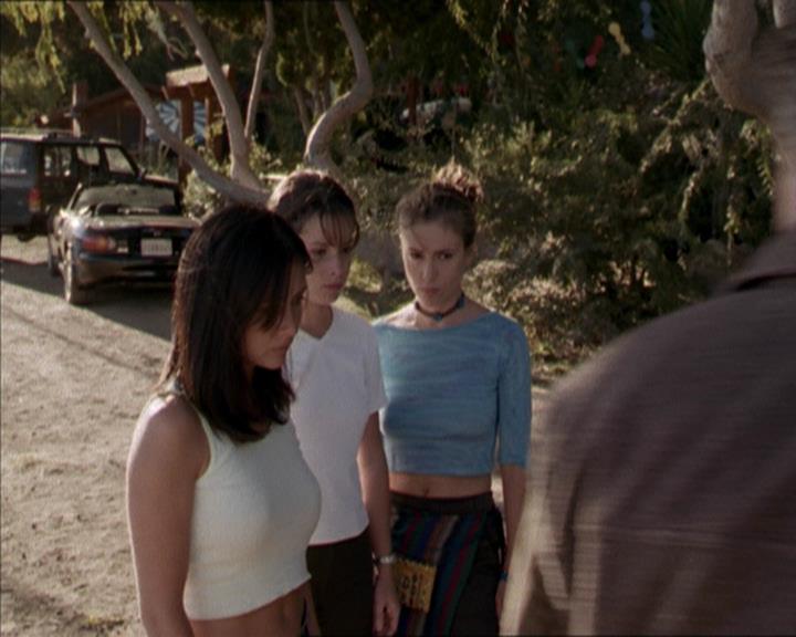 Charmed-Online-dot-net_208P3H201072.jpg