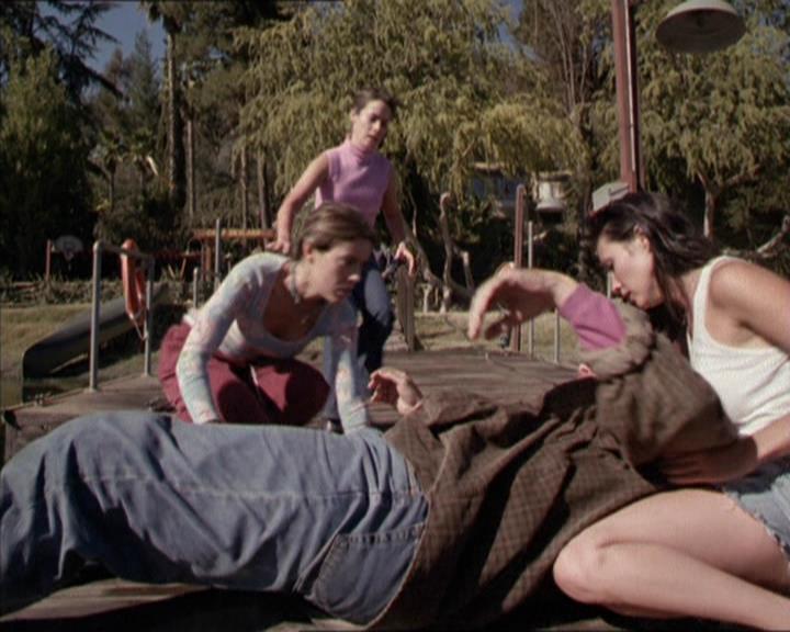 Charmed-Online-dot-net_208P3H202050.jpg