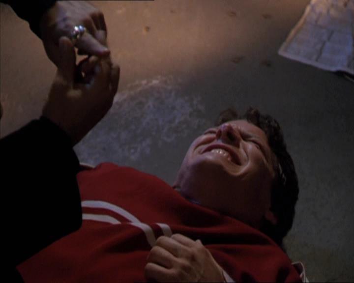 Charmed-Online-dot-210HeartbreakCity0153.jpg