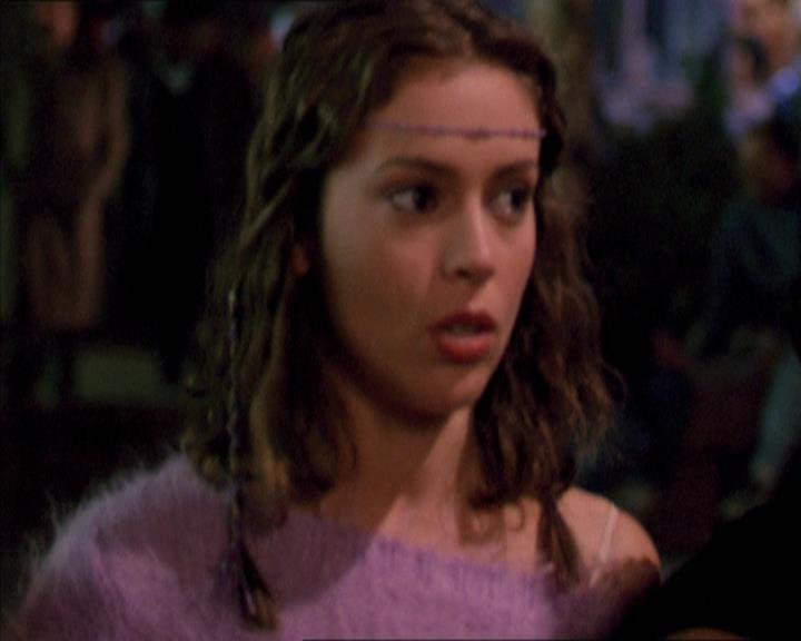 Charmed-Online-dot-210HeartbreakCity0226.jpg