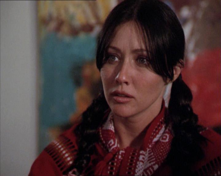 Charmed-Online-dot-210HeartbreakCity0294.jpg