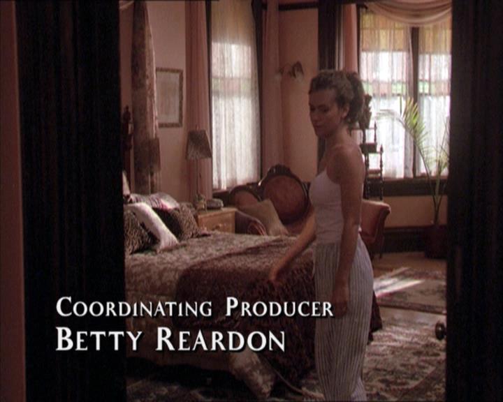 Charmed-Online-dot-210HeartbreakCity0382.jpg