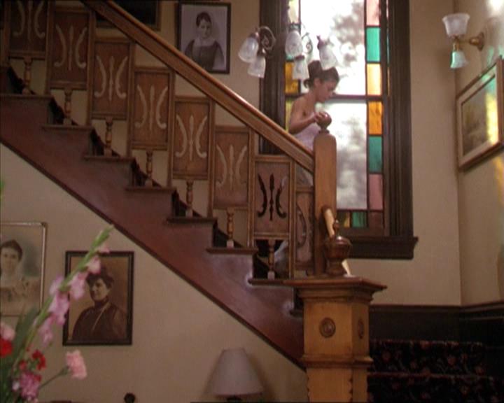Charmed-Online-dot-210HeartbreakCity0396.jpg