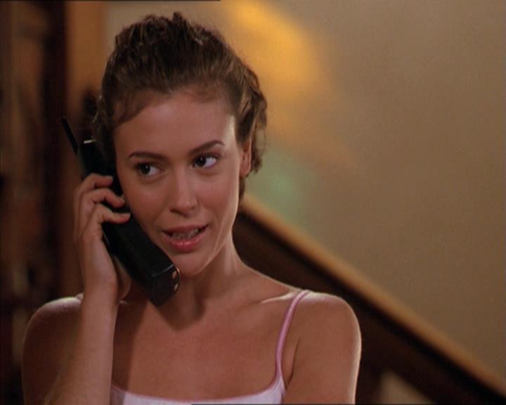 Charmed-Online-dot-210HeartbreakCity0409.jpg