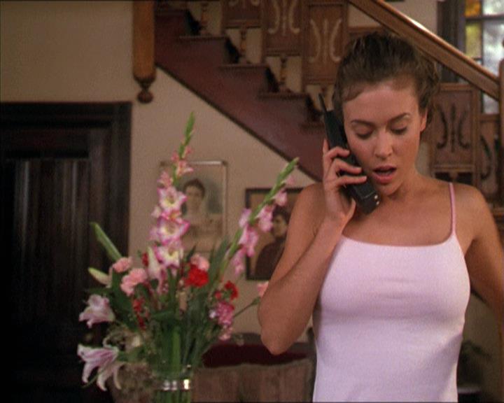 Charmed-Online-dot-210HeartbreakCity0422.jpg