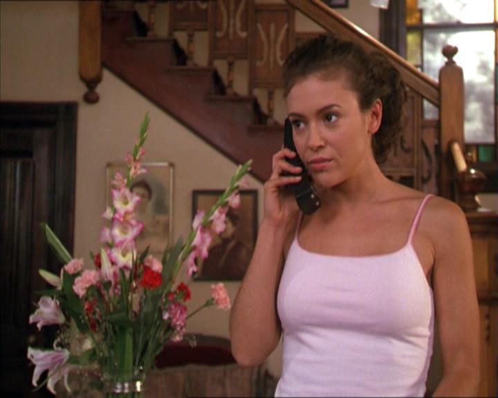 Charmed-Online-dot-210HeartbreakCity0424.jpg