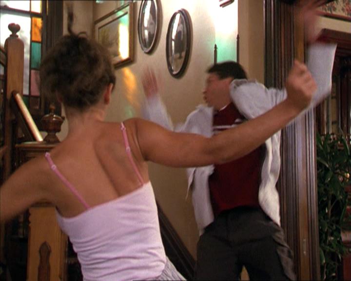 Charmed-Online-dot-210HeartbreakCity0436.jpg