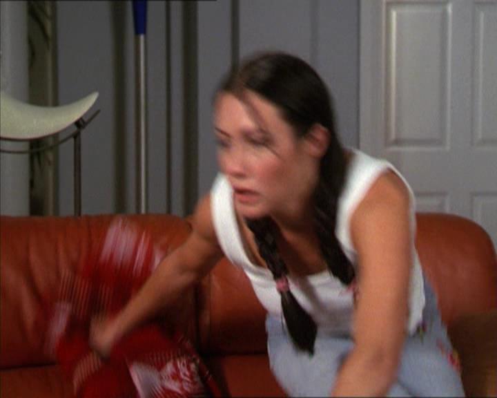 Charmed-Online-dot-210HeartbreakCity0442.jpg