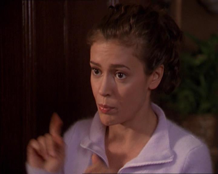 Charmed-Online-dot-210HeartbreakCity0542.jpg