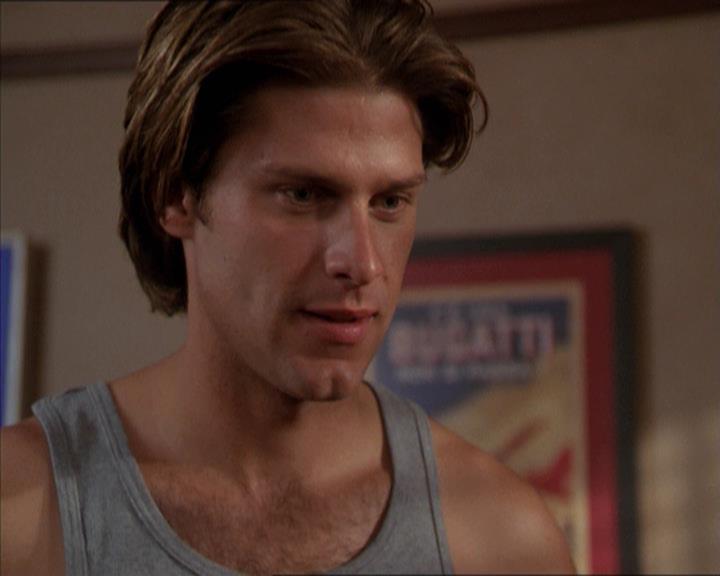 Charmed-Online-dot-210HeartbreakCity0588.jpg