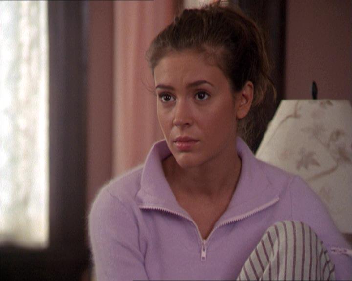 Charmed-Online-dot-210HeartbreakCity0636.jpg