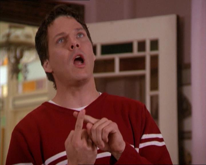 Charmed-Online-dot-210HeartbreakCity0655.jpg