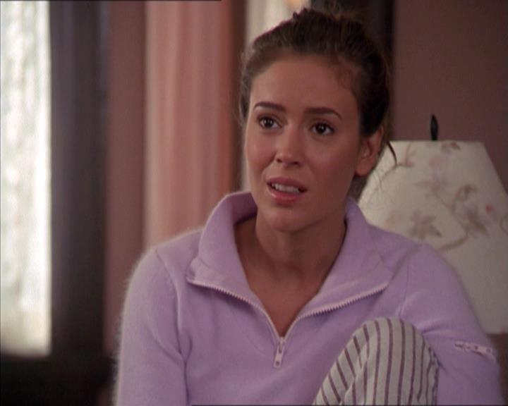 Charmed-Online-dot-210HeartbreakCity0665.jpg