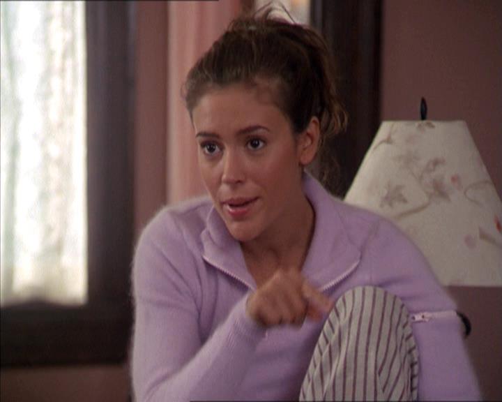 Charmed-Online-dot-210HeartbreakCity0703.jpg
