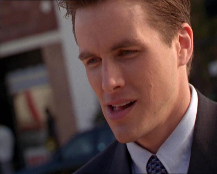 Charmed-Online-dot-210HeartbreakCity0777.jpg