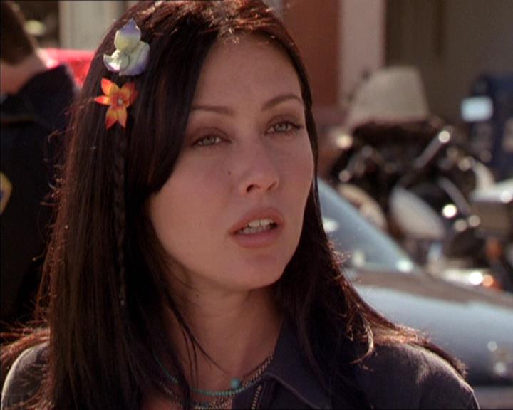 Charmed-Online-dot-210HeartbreakCity0863.jpg