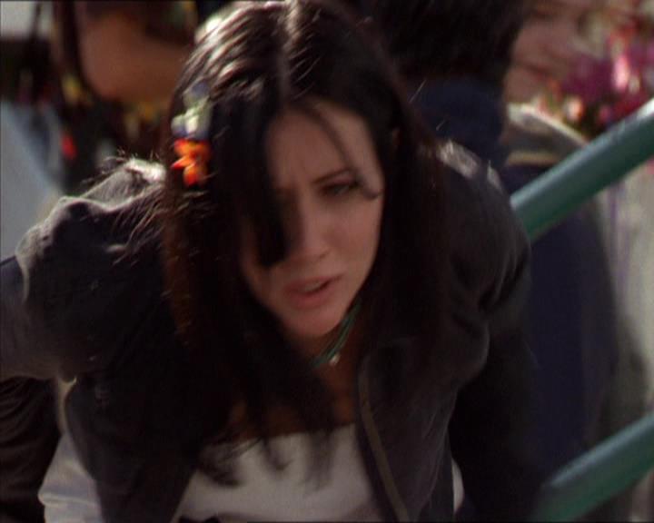 Charmed-Online-dot-210HeartbreakCity0932.jpg