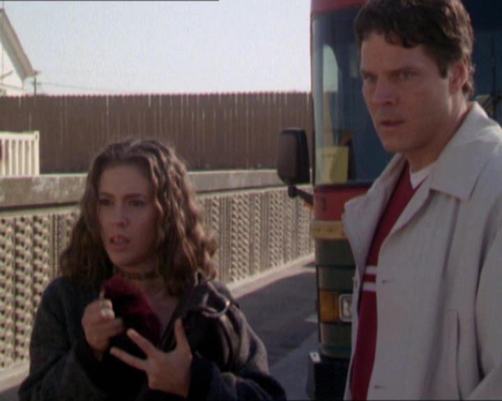 Charmed-Online-dot-210HeartbreakCity0940.jpg