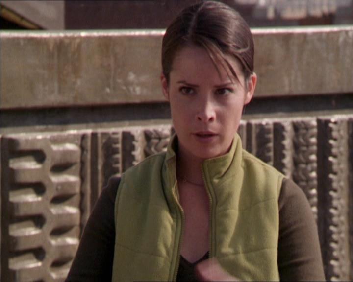 Charmed-Online-dot-210HeartbreakCity0944.jpg
