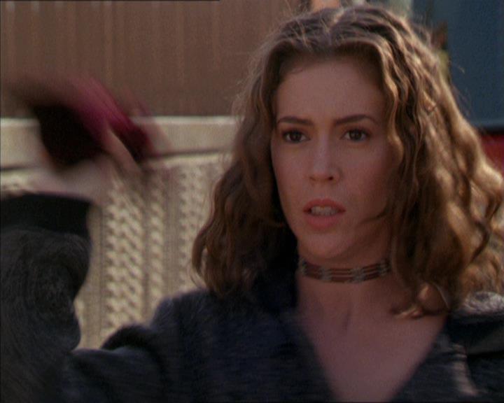 Charmed-Online-dot-210HeartbreakCity0945.jpg