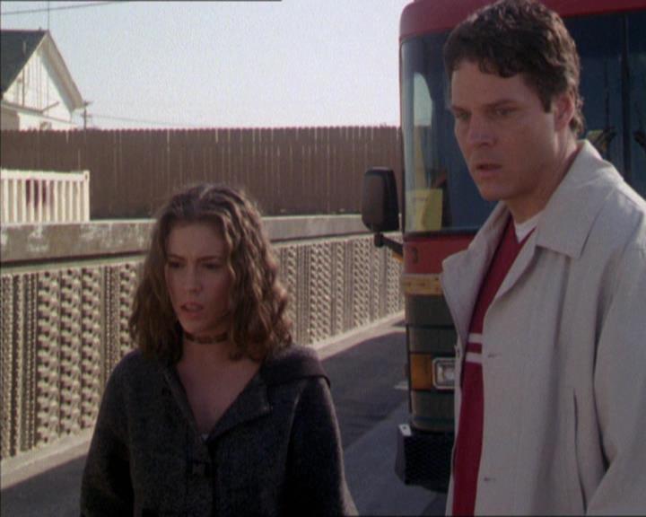 Charmed-Online-dot-210HeartbreakCity0948.jpg