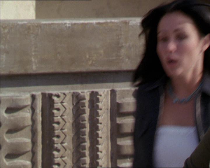 Charmed-Online-dot-210HeartbreakCity0963.jpg