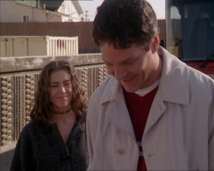Charmed-Online-dot-210HeartbreakCity0974.jpg