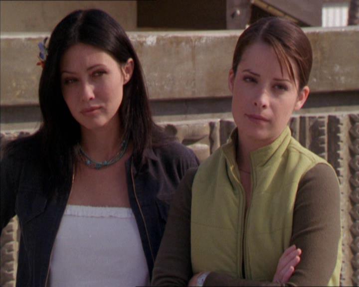 Charmed-Online-dot-210HeartbreakCity0988.jpg