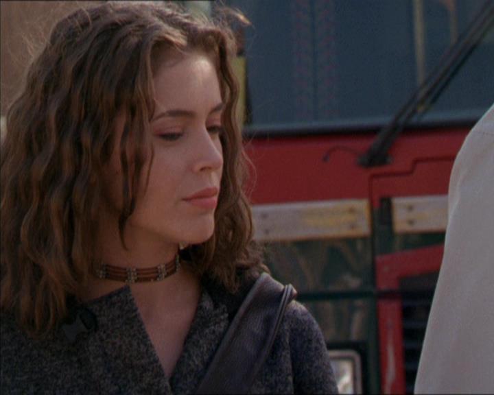 Charmed-Online-dot-210HeartbreakCity1019.jpg