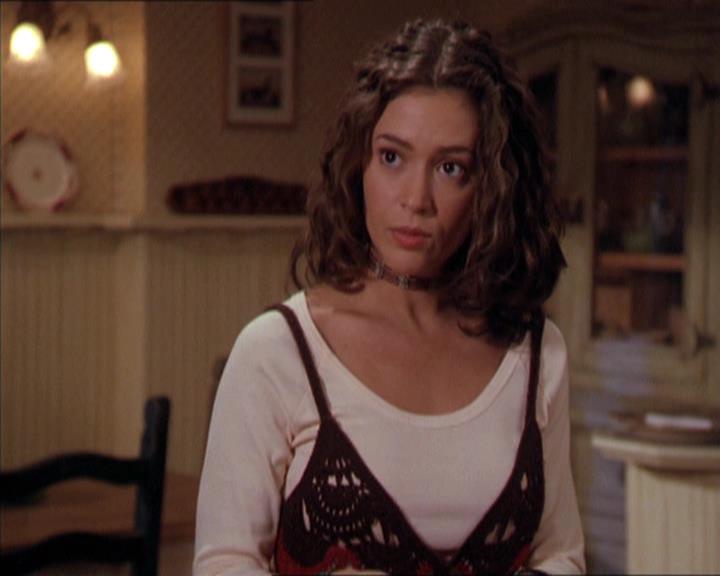 Charmed-Online-dot-210HeartbreakCity1085.jpg