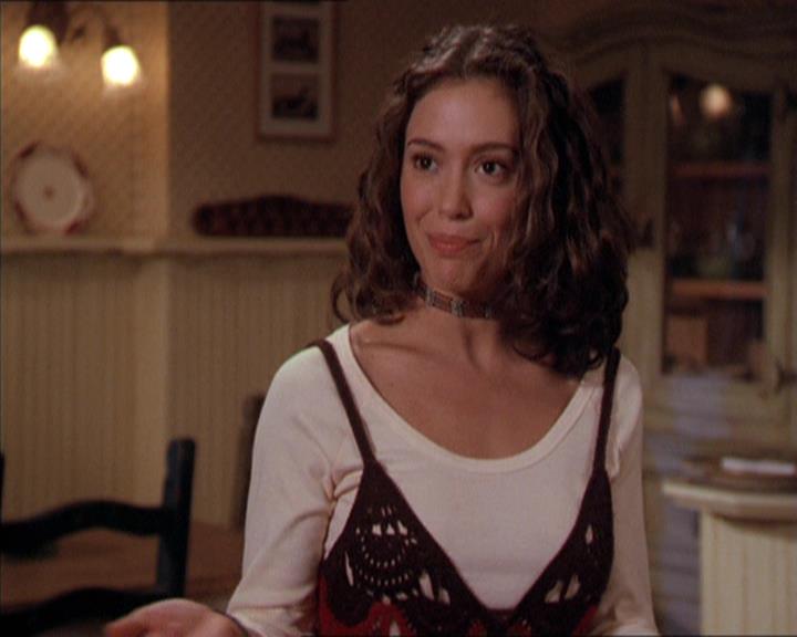 Charmed-Online-dot-210HeartbreakCity1087.jpg