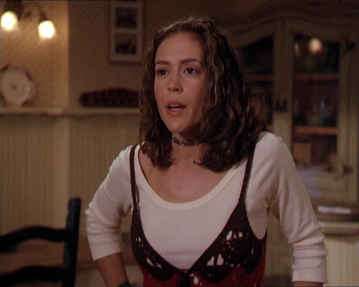 Charmed-Online-dot-210HeartbreakCity1093.jpg