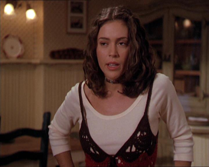 Charmed-Online-dot-210HeartbreakCity1096.jpg