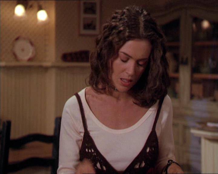 Charmed-Online-dot-210HeartbreakCity1101.jpg