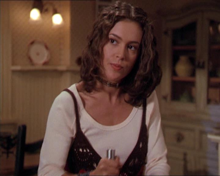 Charmed-Online-dot-210HeartbreakCity1106.jpg