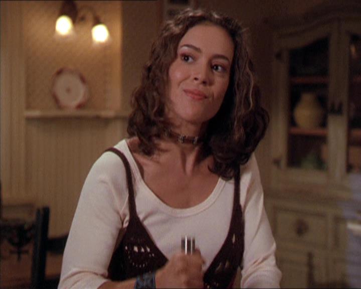 Charmed-Online-dot-210HeartbreakCity1109.jpg