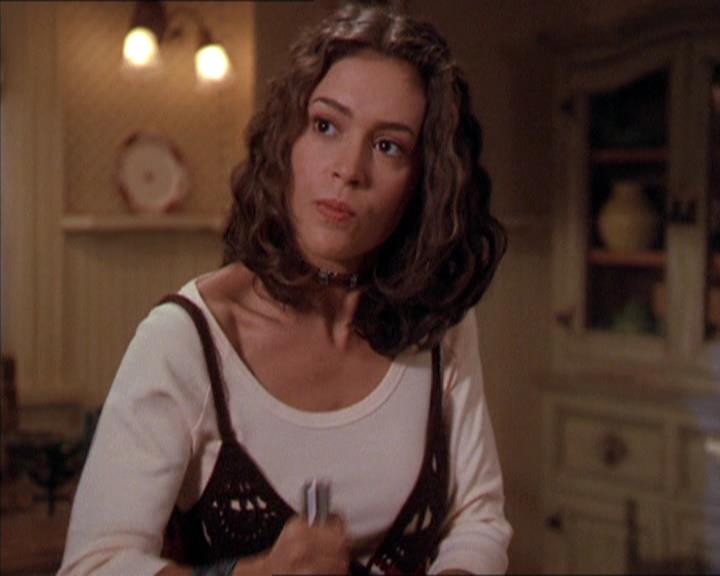 Charmed-Online-dot-210HeartbreakCity1112.jpg