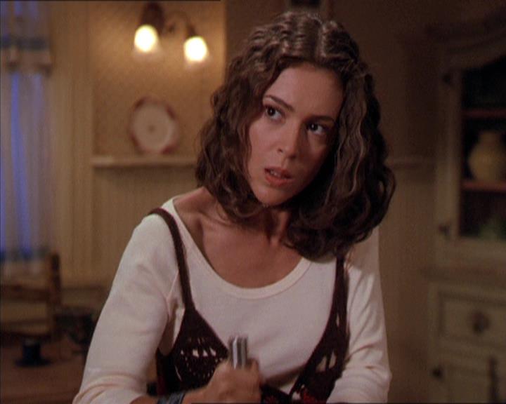 Charmed-Online-dot-210HeartbreakCity1118.jpg