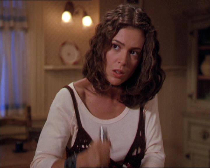 Charmed-Online-dot-210HeartbreakCity1124.jpg