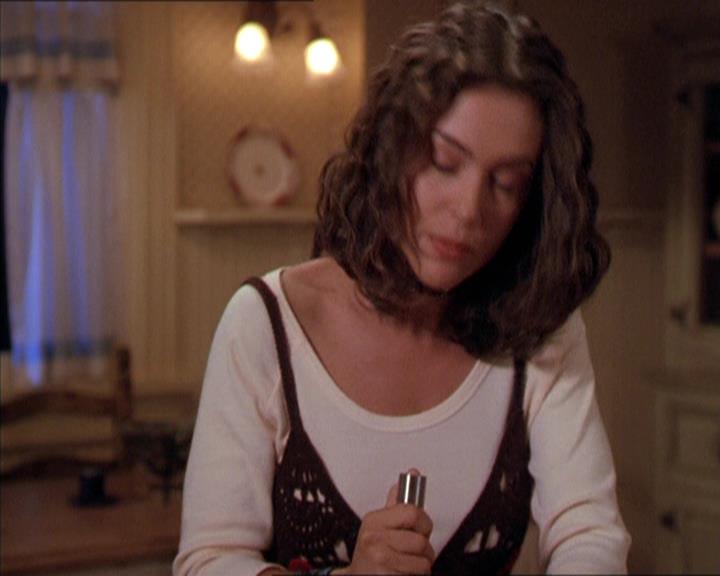 Charmed-Online-dot-210HeartbreakCity1135.jpg