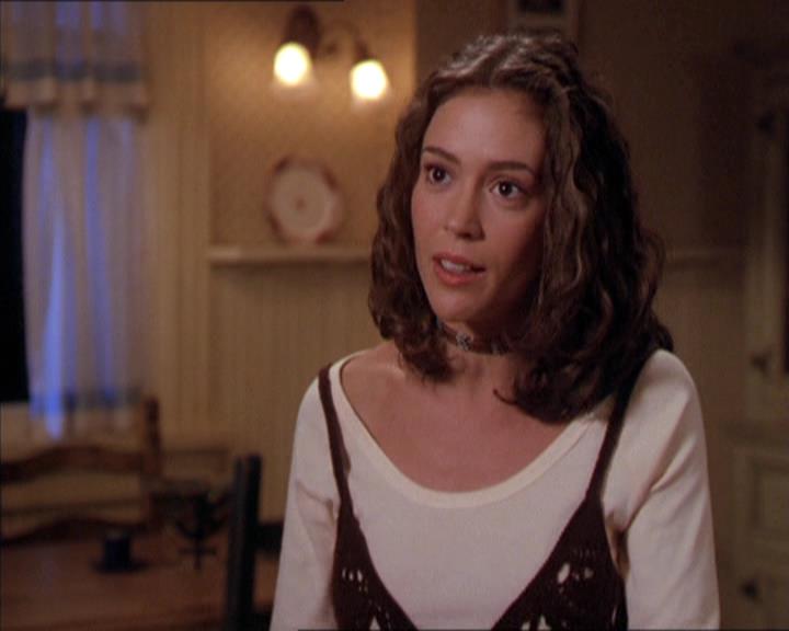 Charmed-Online-dot-210HeartbreakCity1139.jpg