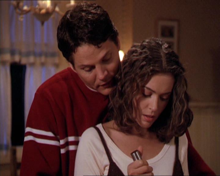 Charmed-Online-dot-210HeartbreakCity1169.jpg