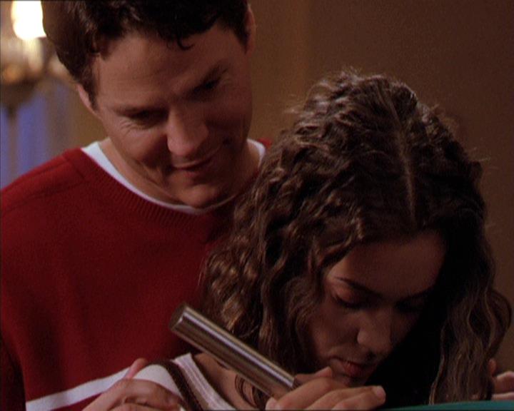 Charmed-Online-dot-210HeartbreakCity1194.jpg