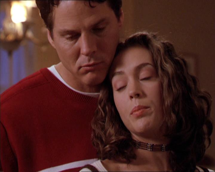 Charmed-Online-dot-210HeartbreakCity1211.jpg