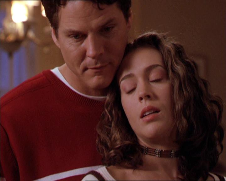 Charmed-Online-dot-210HeartbreakCity1219.jpg